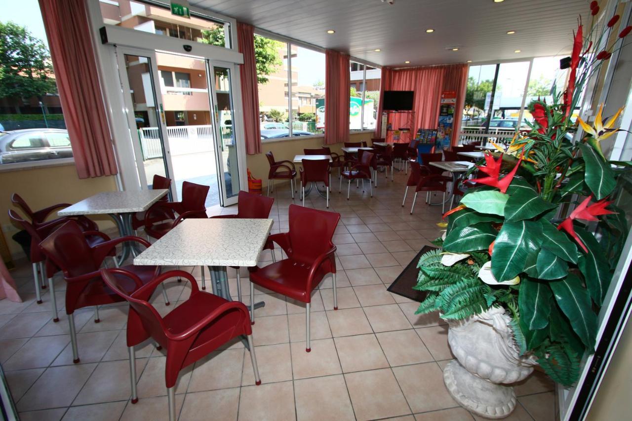 Hotel Arena 里米尼 外观 照片